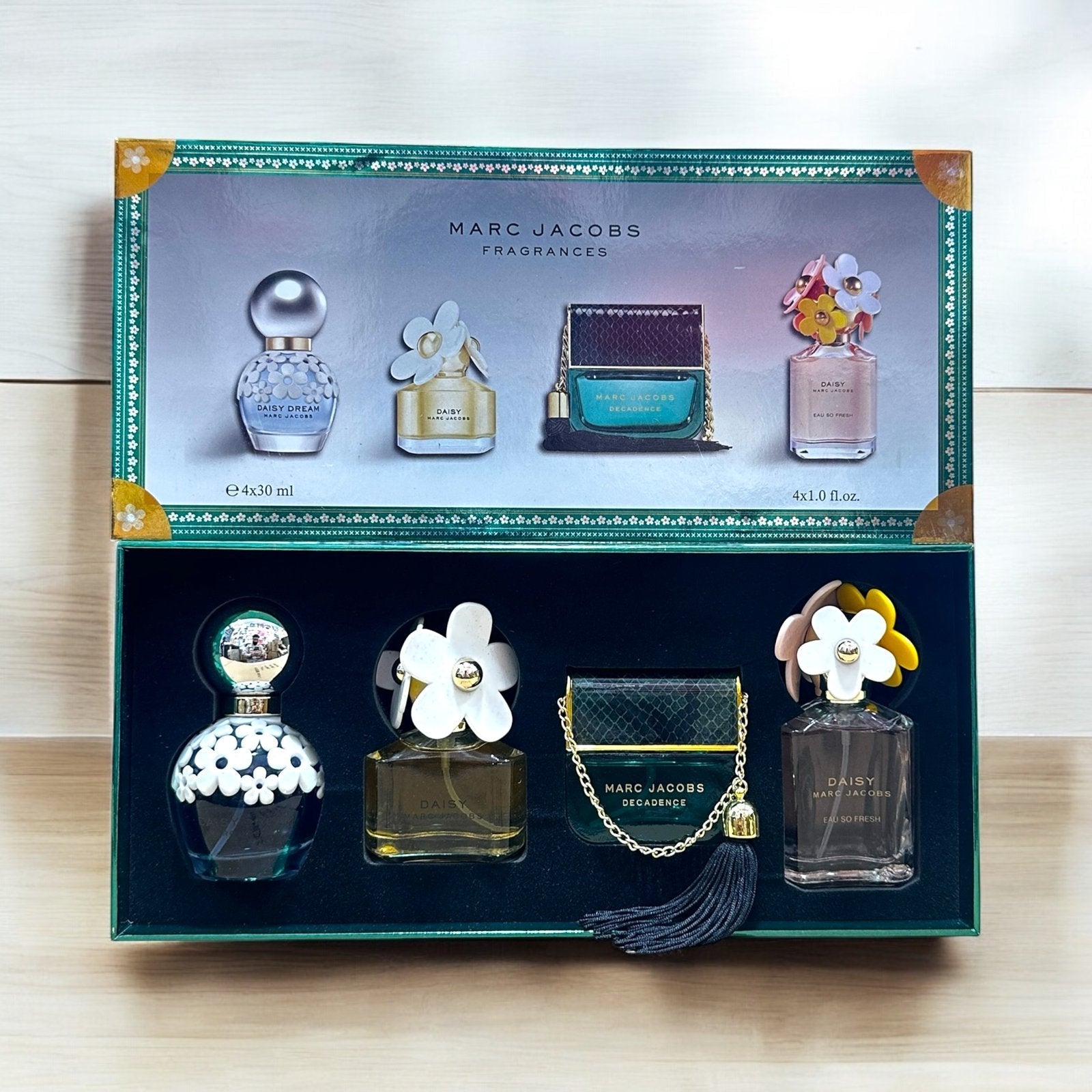 MARC JACOBS New Perfume Giftset  30ml x 4