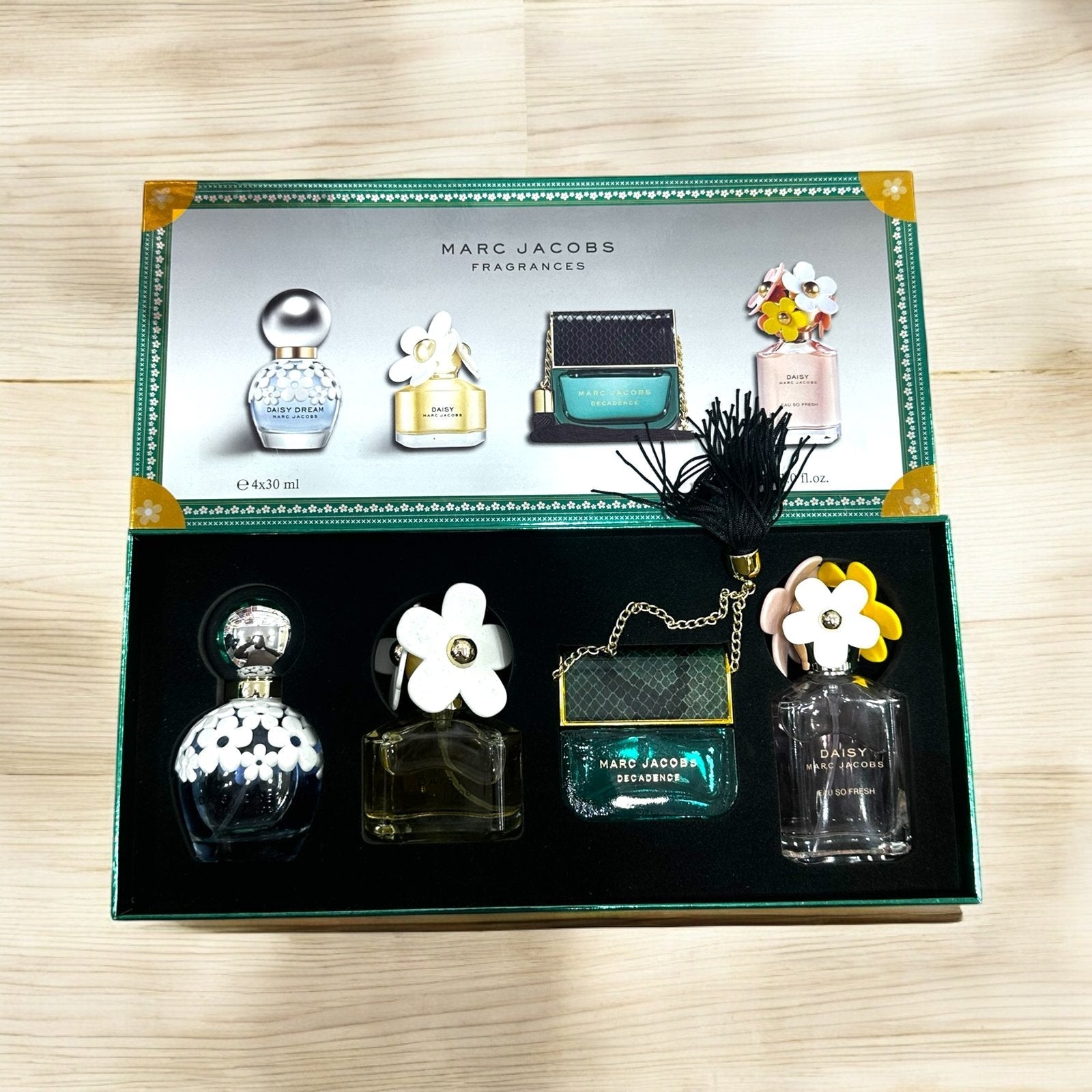 MARC JACOBS New Perfume Giftset  30ml x 4